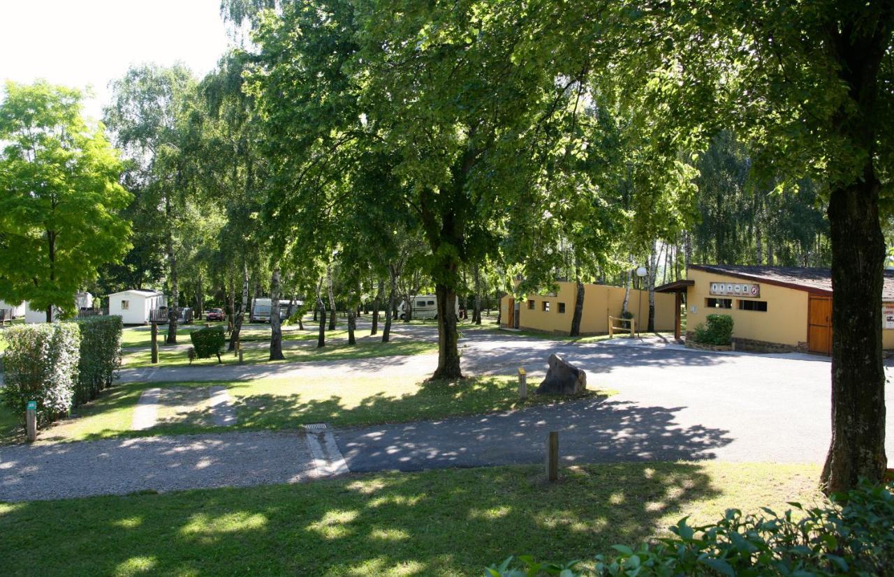 Mobil Homes Xxl2 4 Chambres - Camping Le Ranch Des Volcans Châtel-Guyon Exterior photo